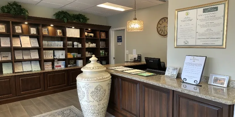 Créez une image professionnelle montrant un bureau vétérinaire organisé avec des documents administratifs, une urne funéraire élégante, et des brochures d'informations. L'atmosphère doit être respectueuse et rassurante, avec un éclairage doux et des éléments qui évoquent la dignité et le respect dans la gestion des formalités post-mortem.